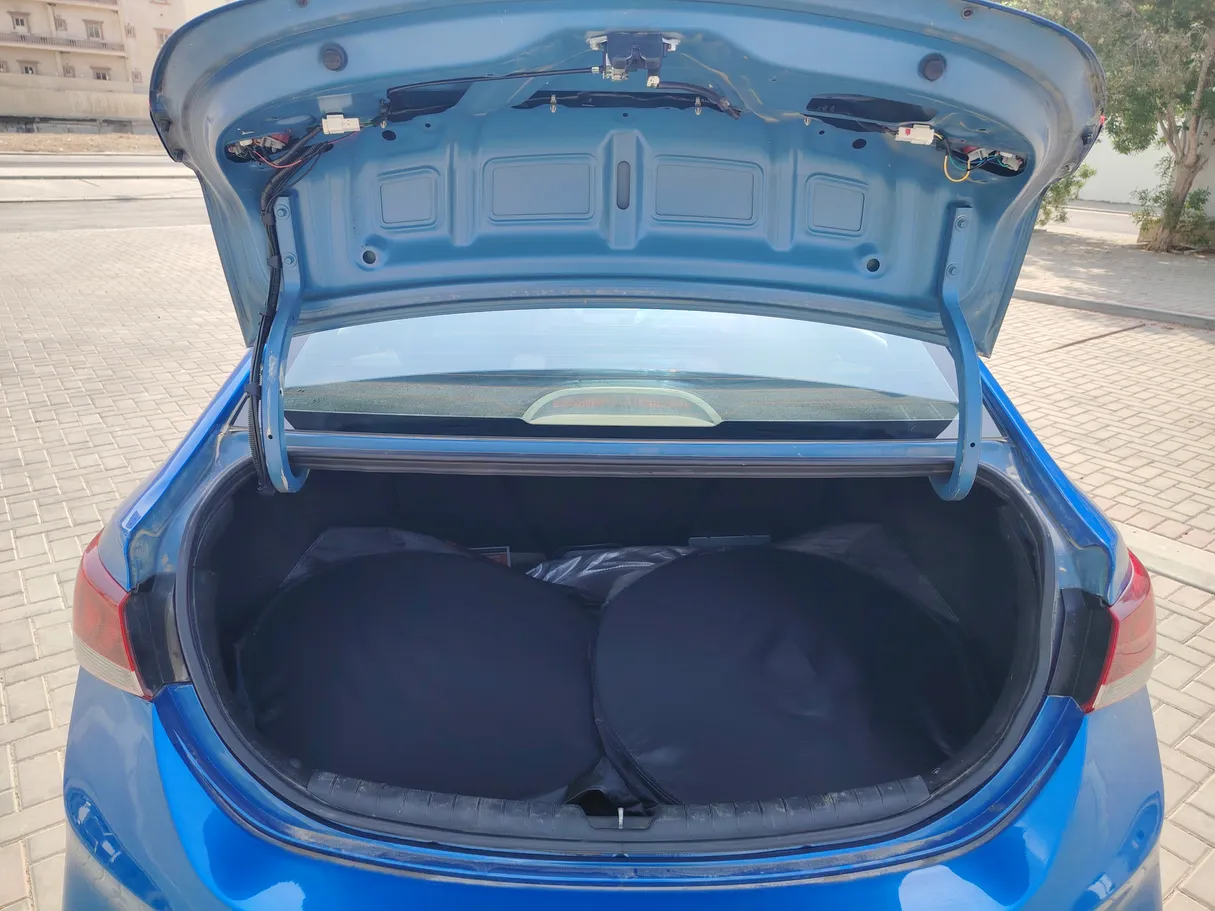 Car image 25