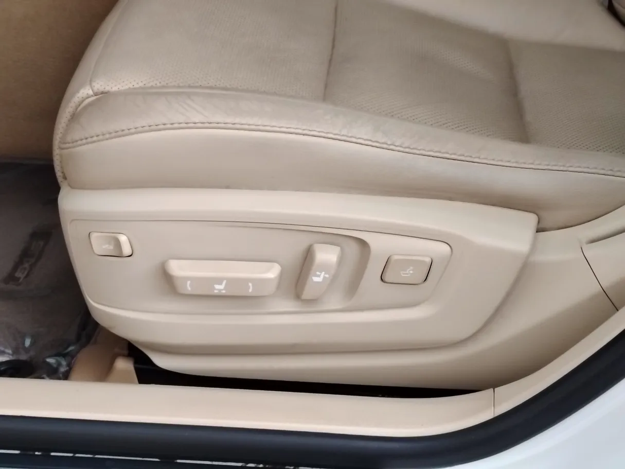 Car image 34