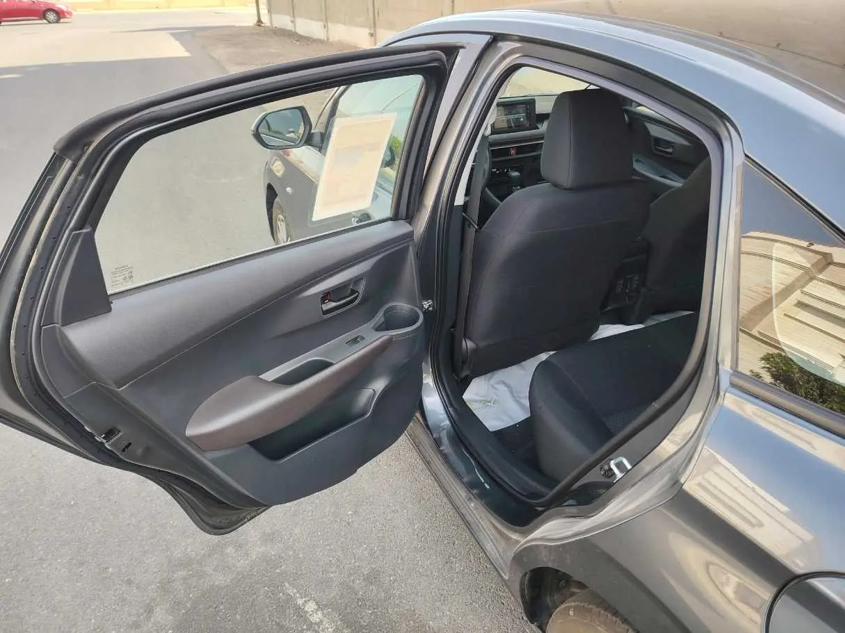 Car image 16