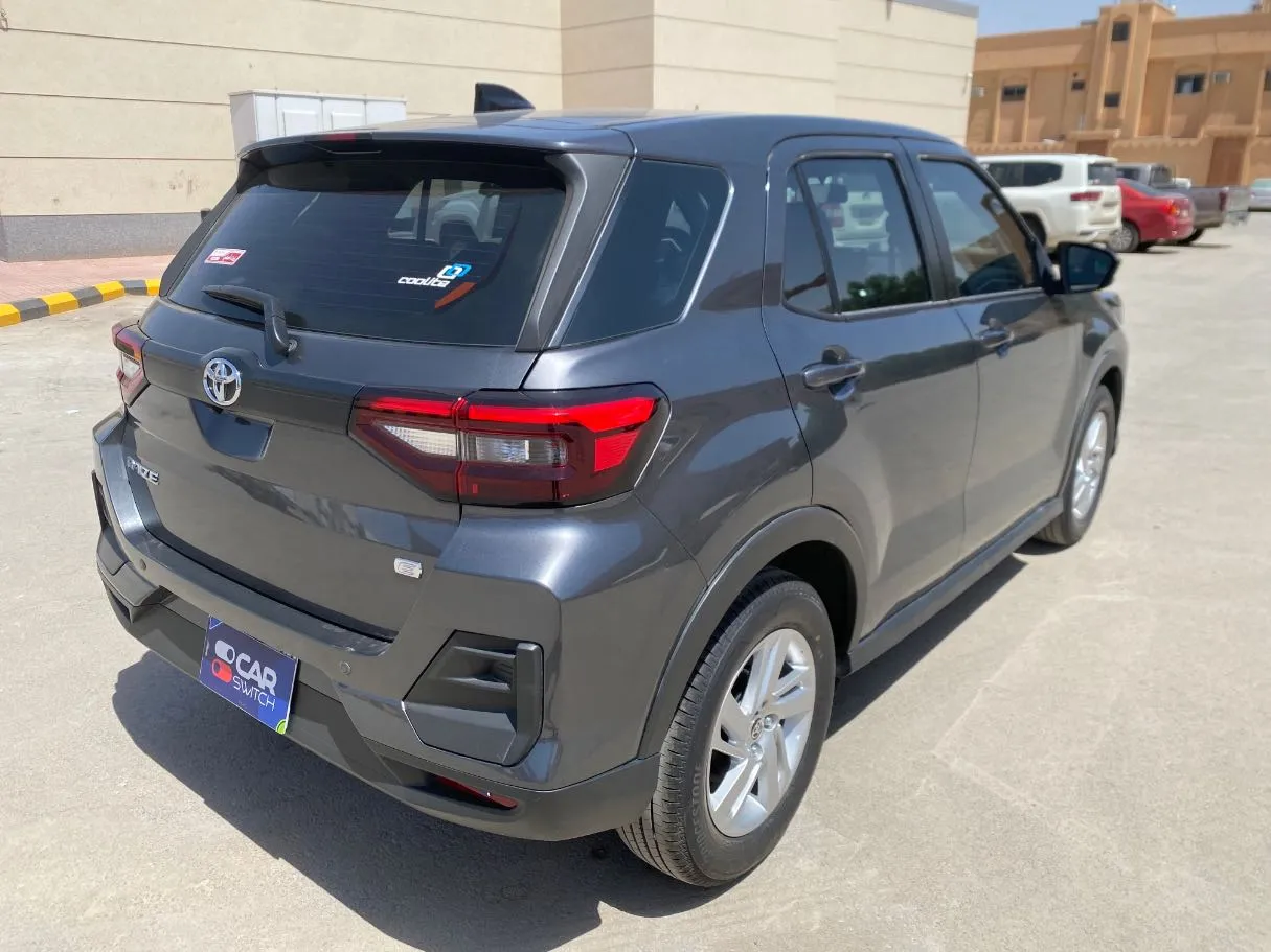 Car image 5