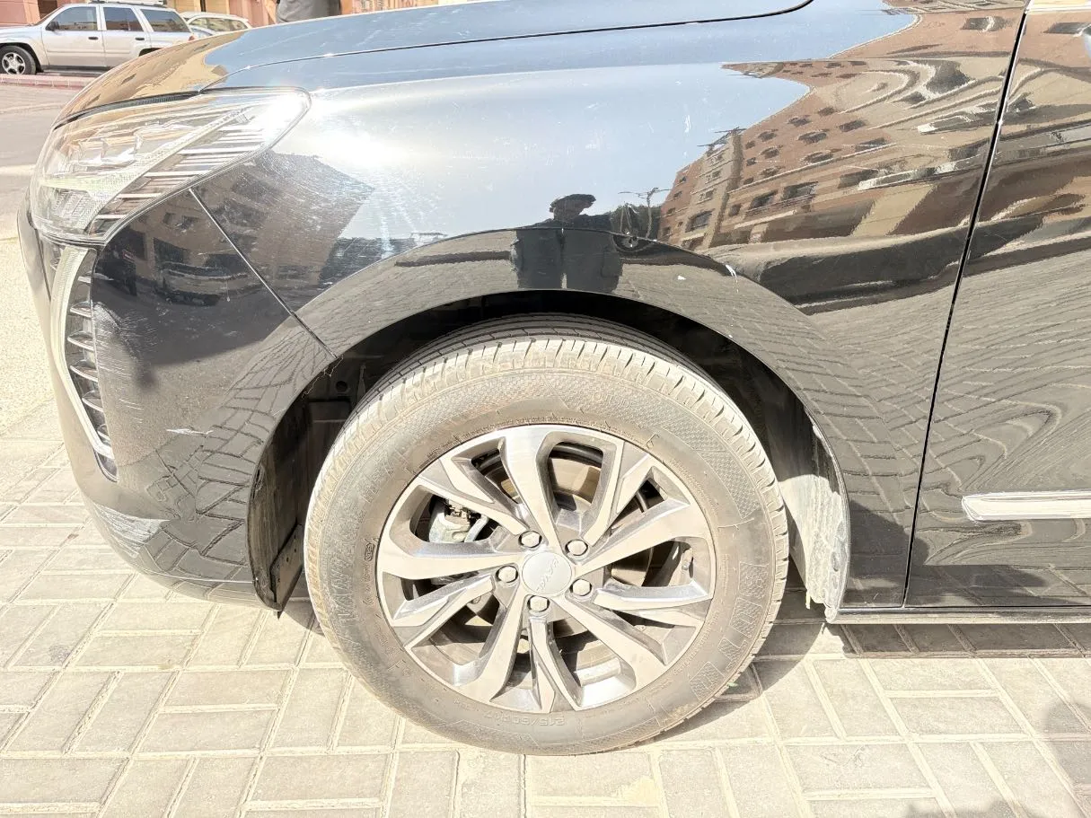 Car image 9