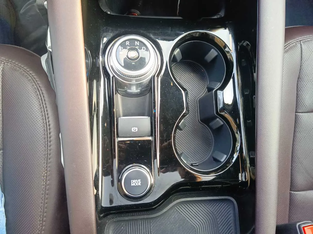 Car image 27