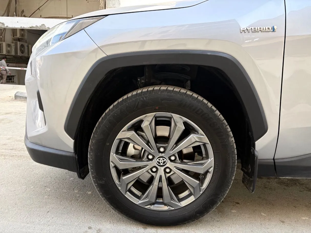 Car image 9