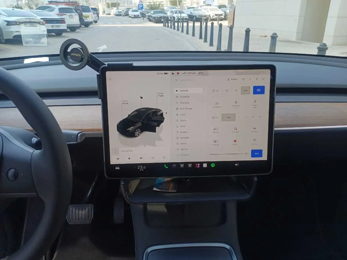 Car image 16