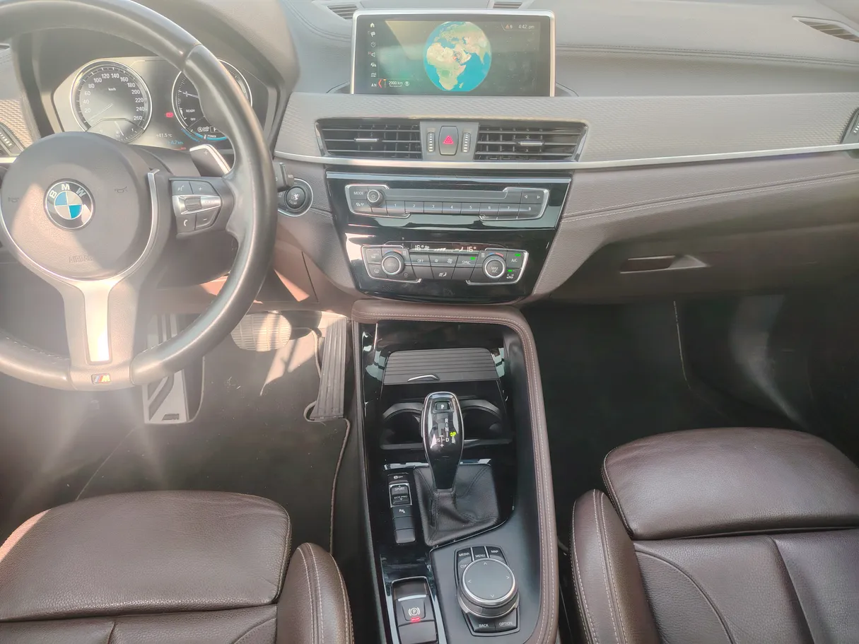 Car image 18
