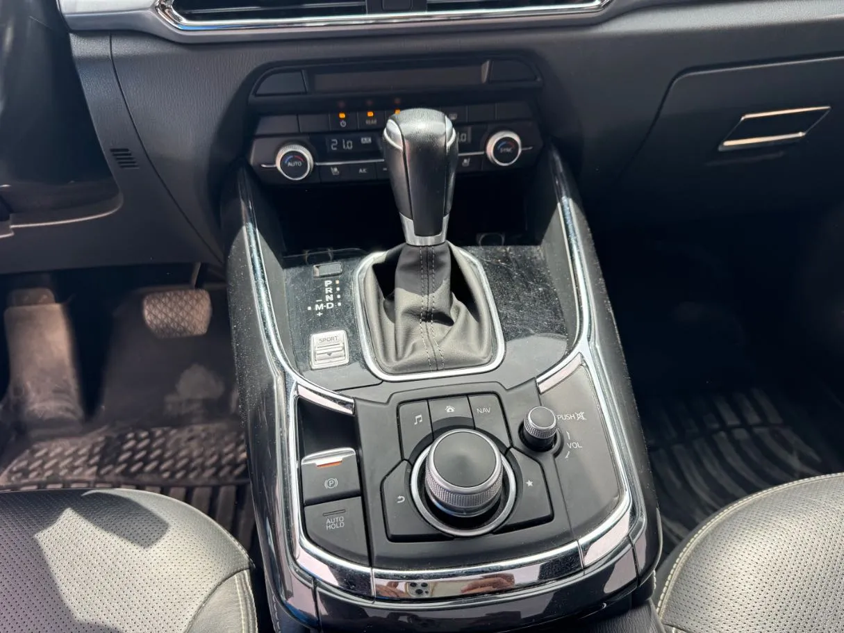 Car image 16