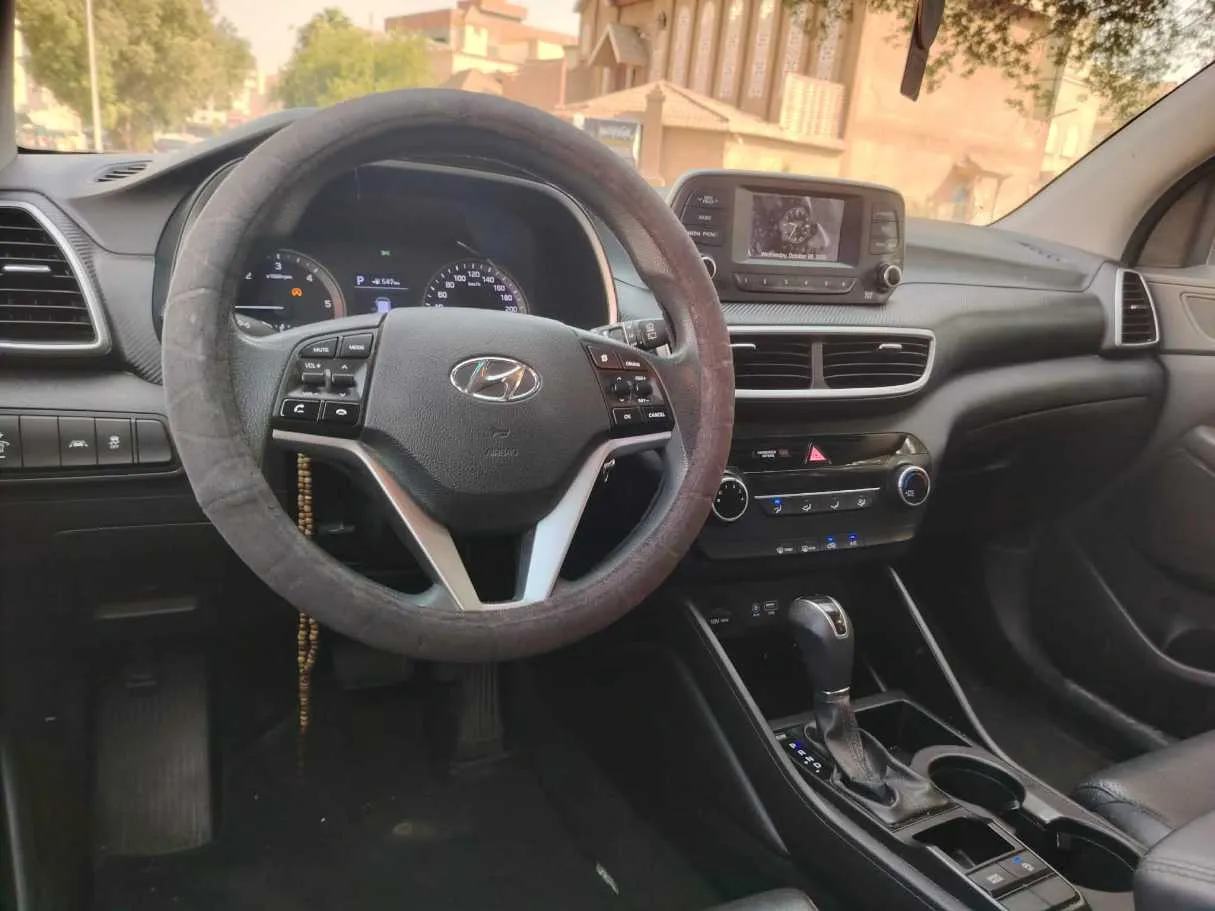 Car image 30