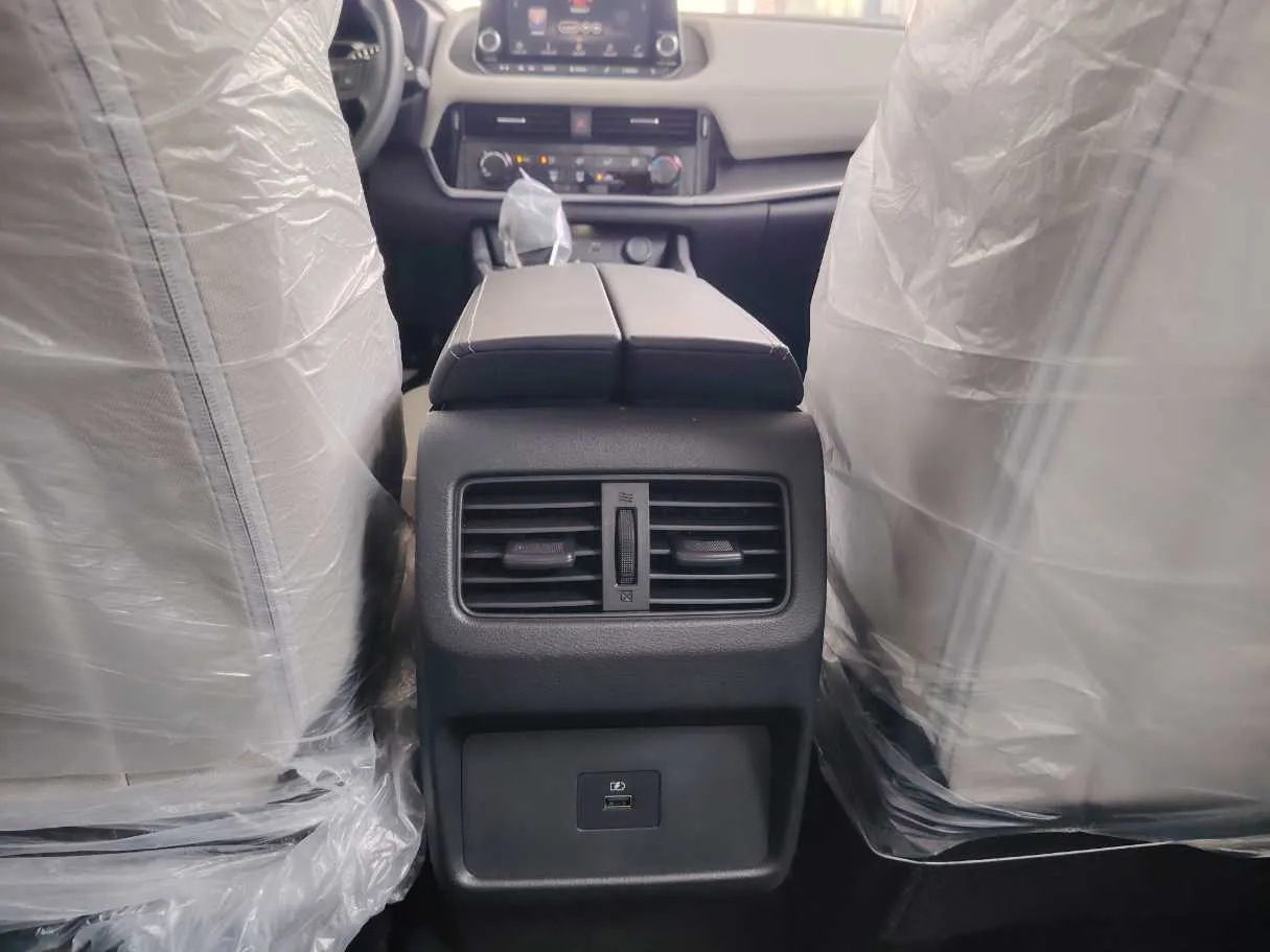 Car image 24