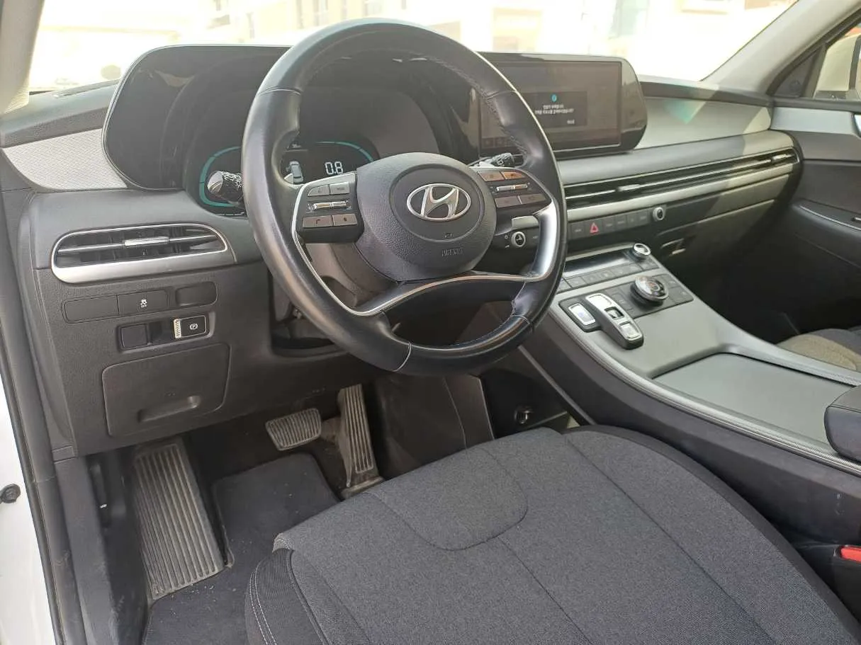 Car image 11