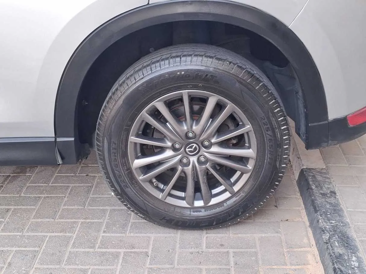 Car image 9