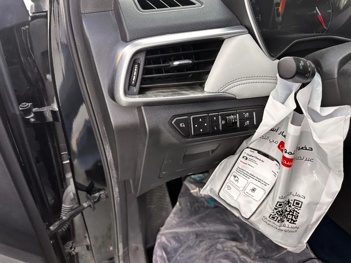 Car image 25