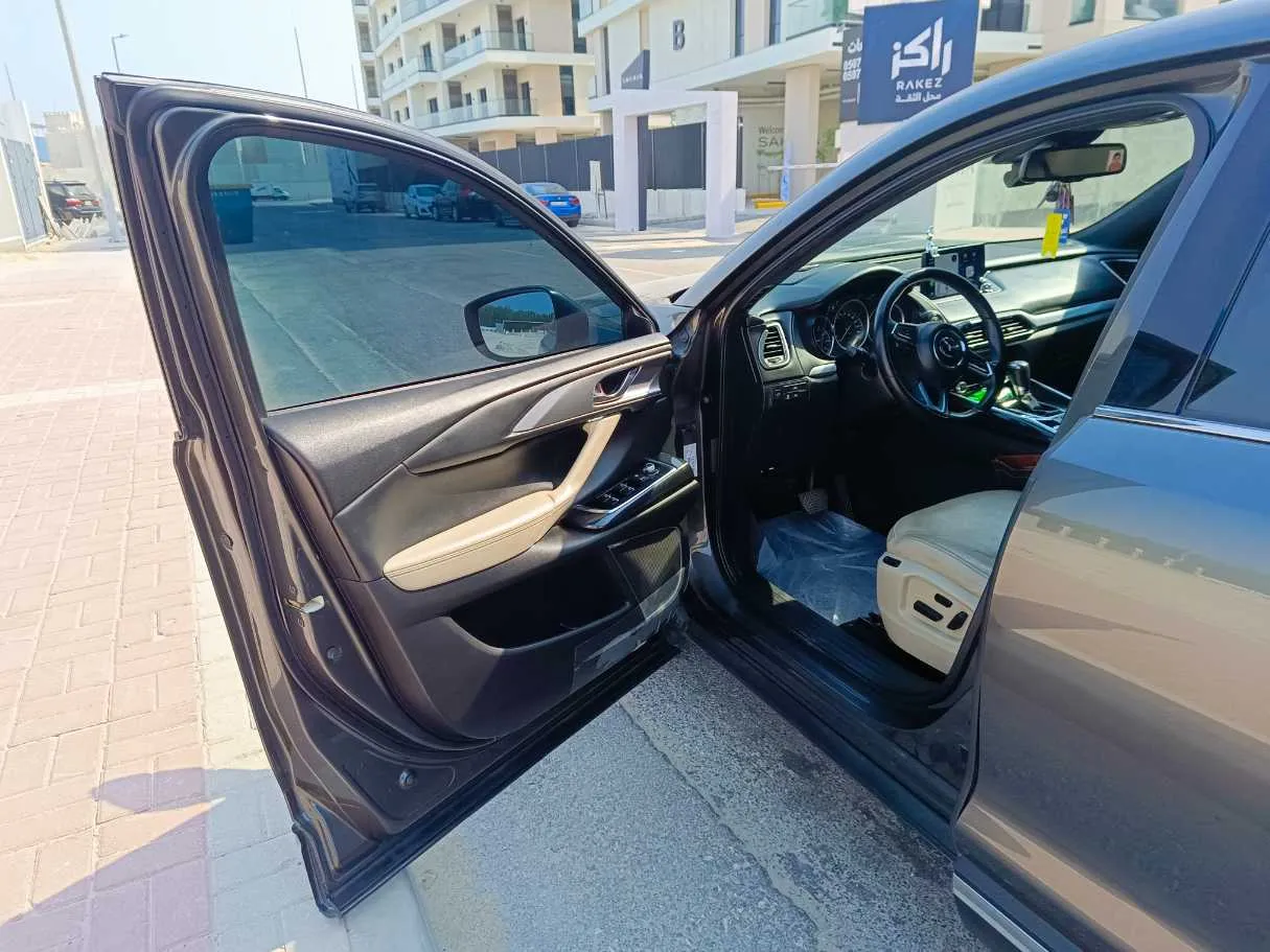 Car image 15