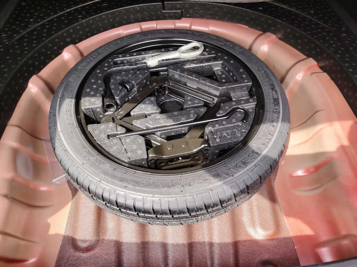 Car image 30