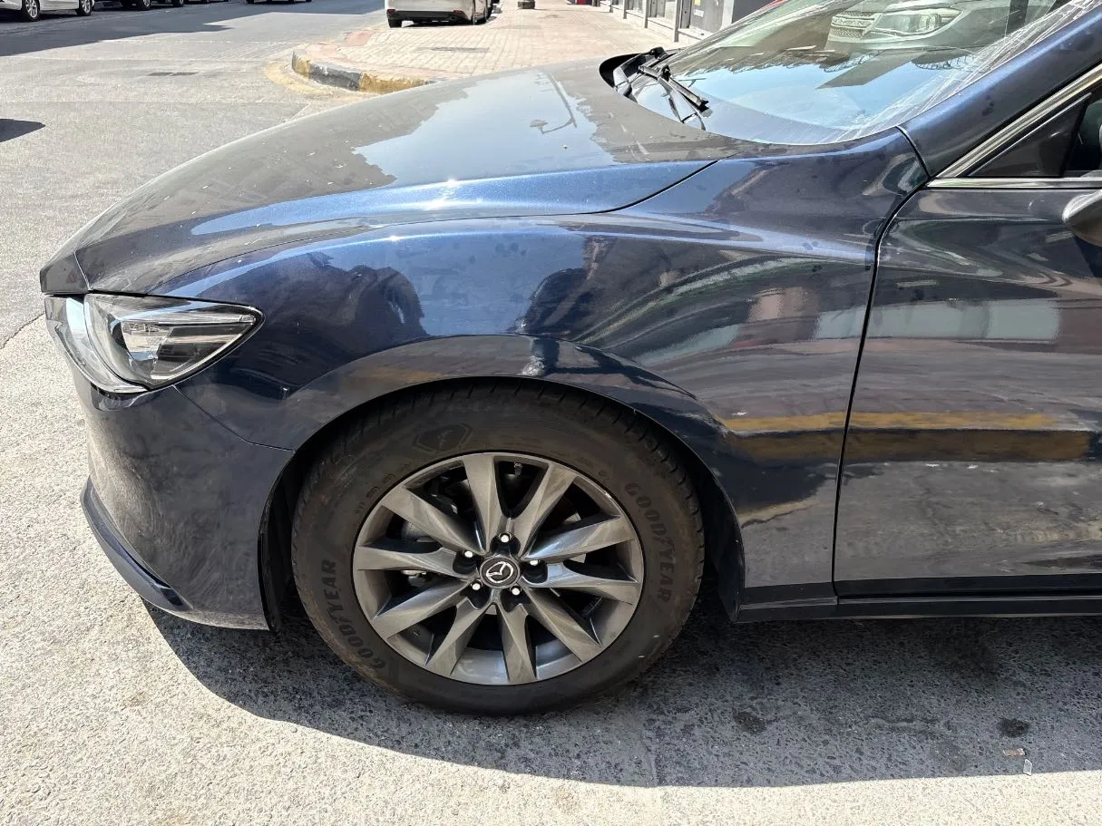 Car image 9