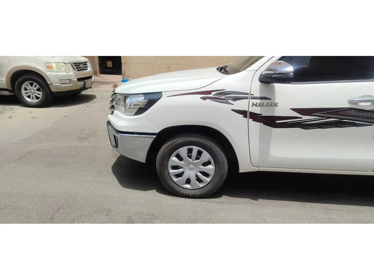 Car image 9