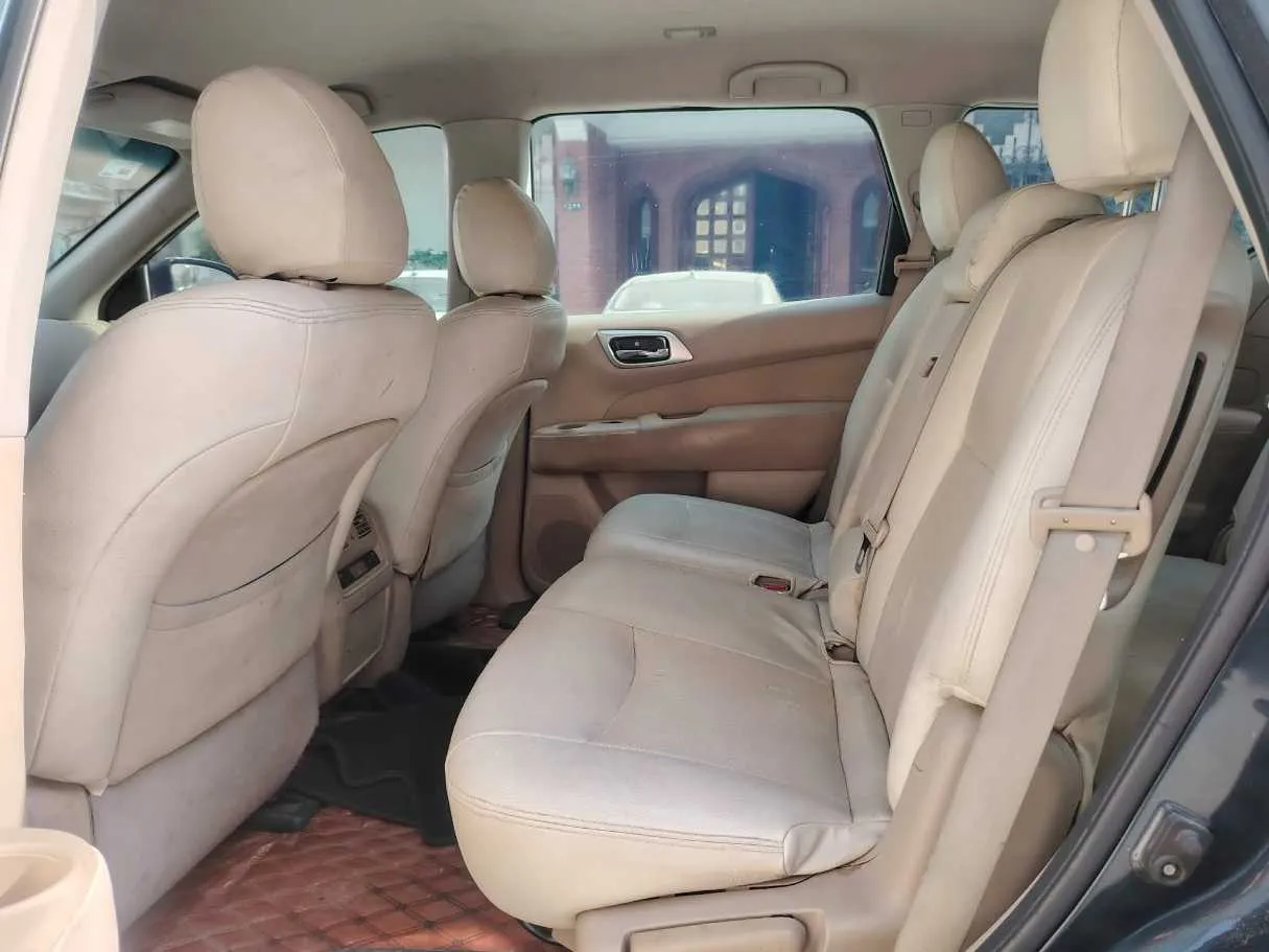 Car image 17