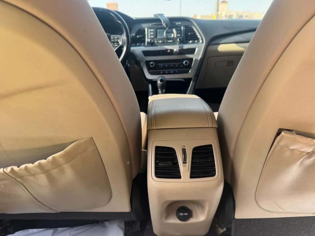 Car image 20