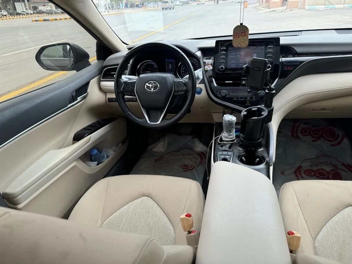 Car image 18