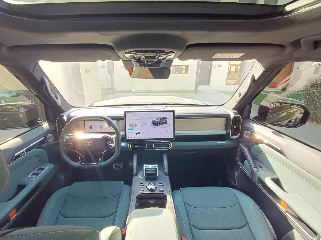 Car image 14