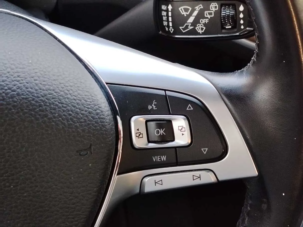 Car image 32