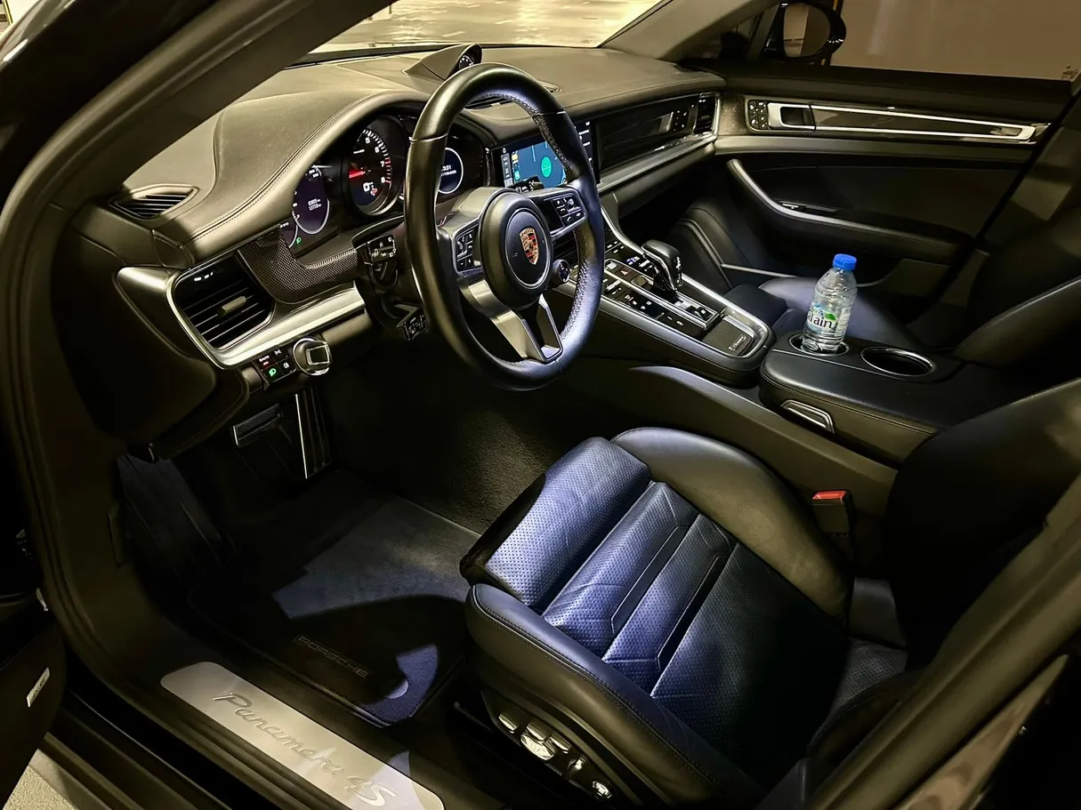 Car image 5