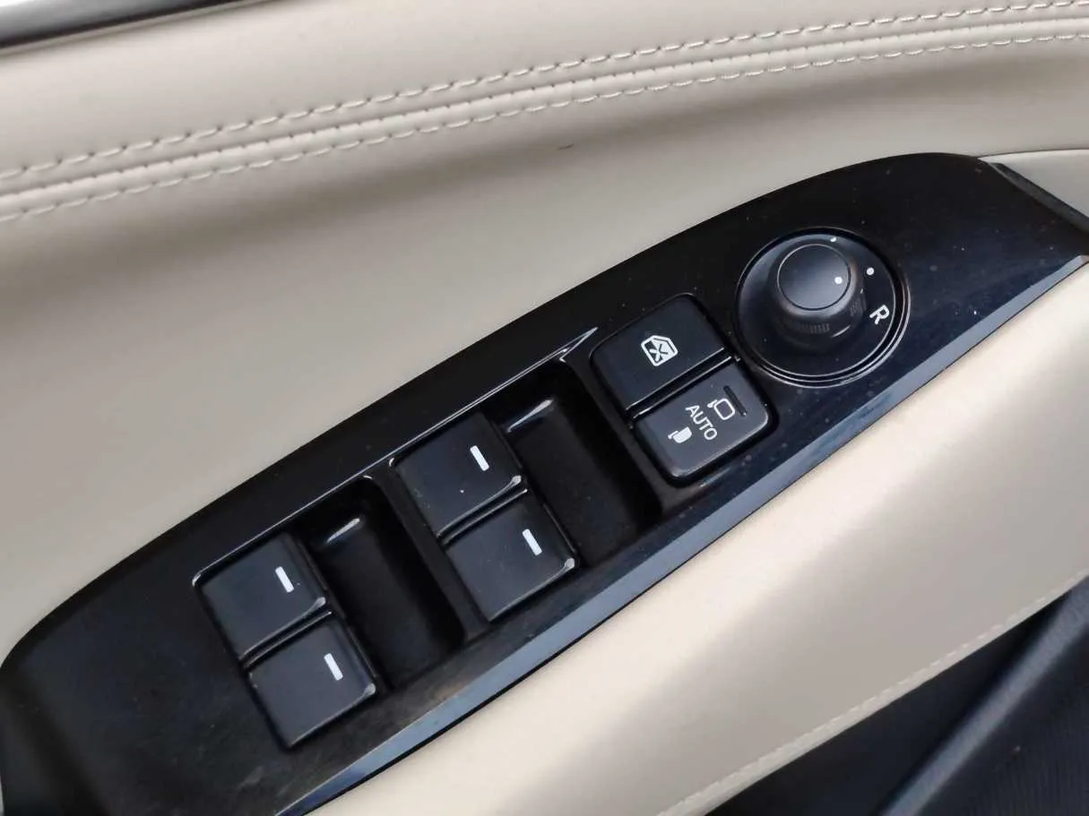 Car image 29