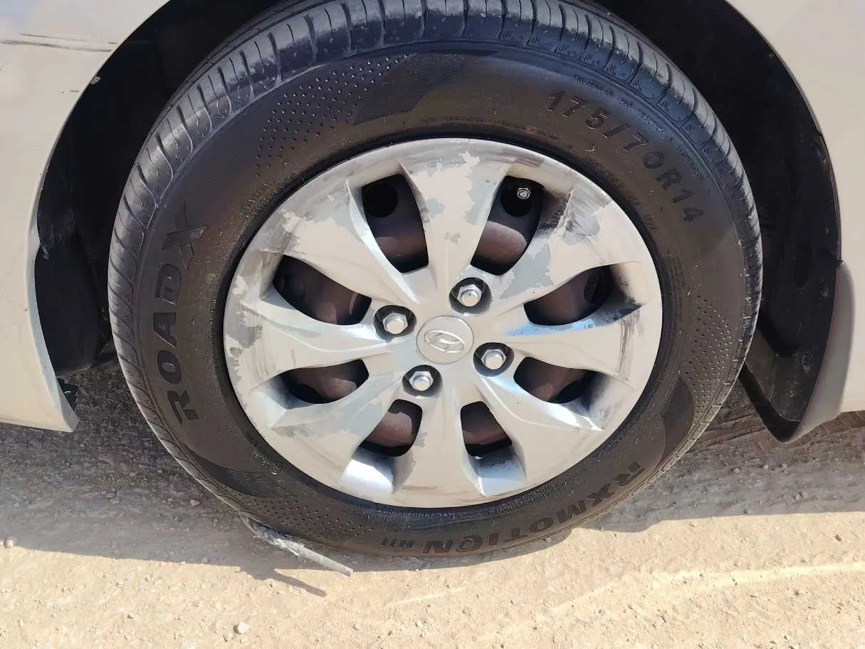 Car image 10