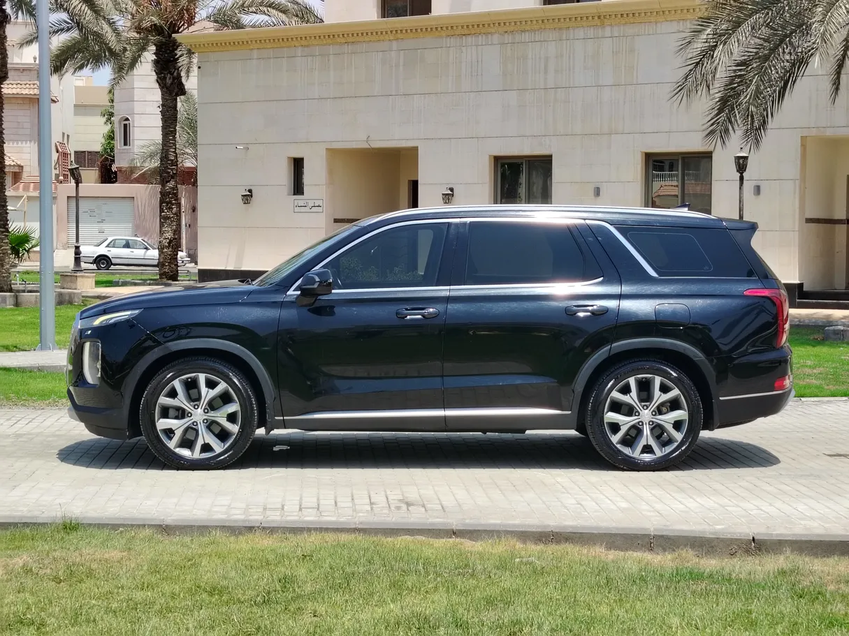 Car image 8