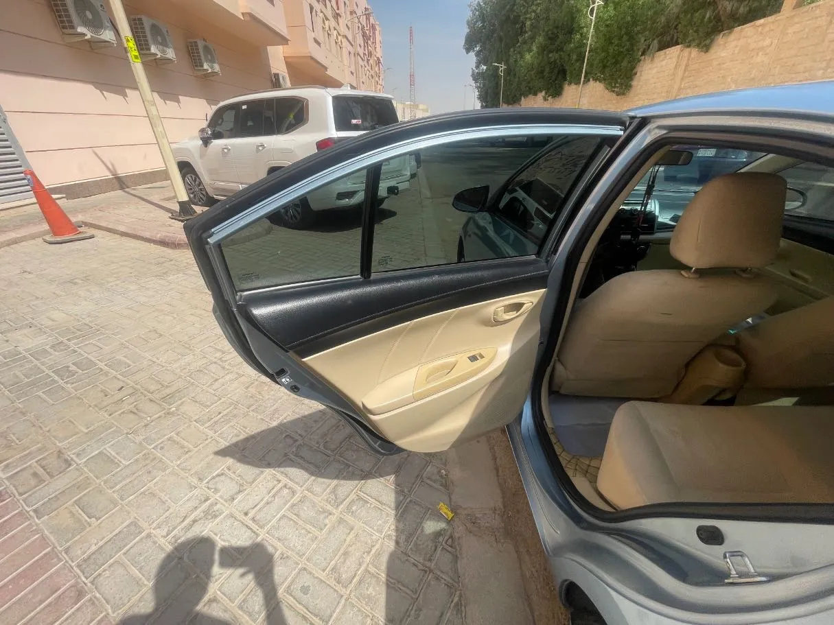 Car image 14
