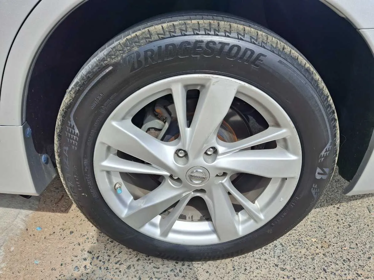 Car image 10