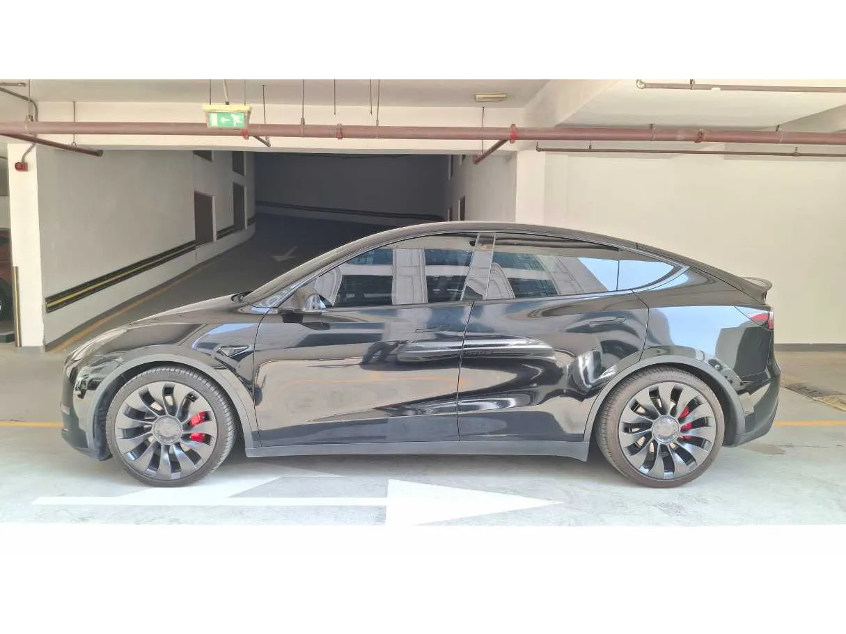 Car image 8