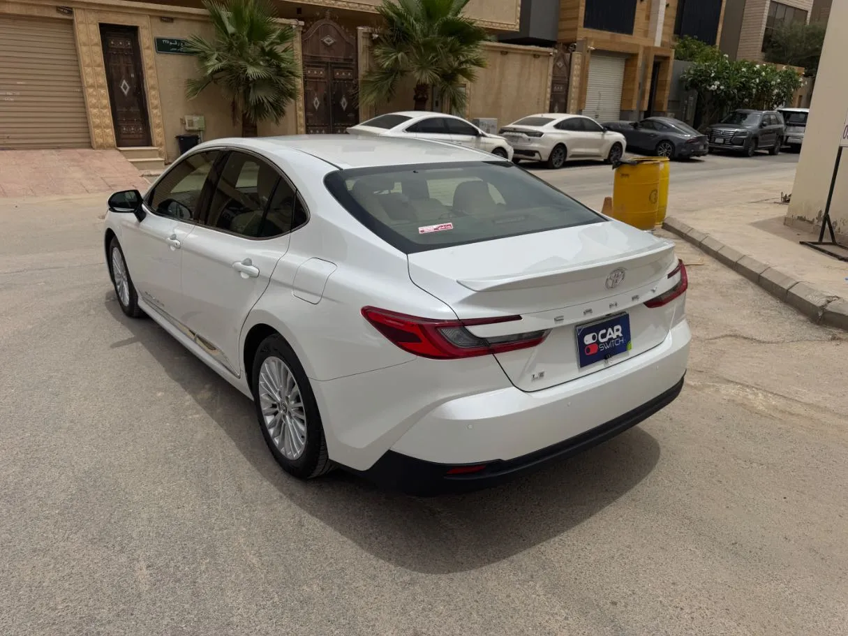 Car image 7