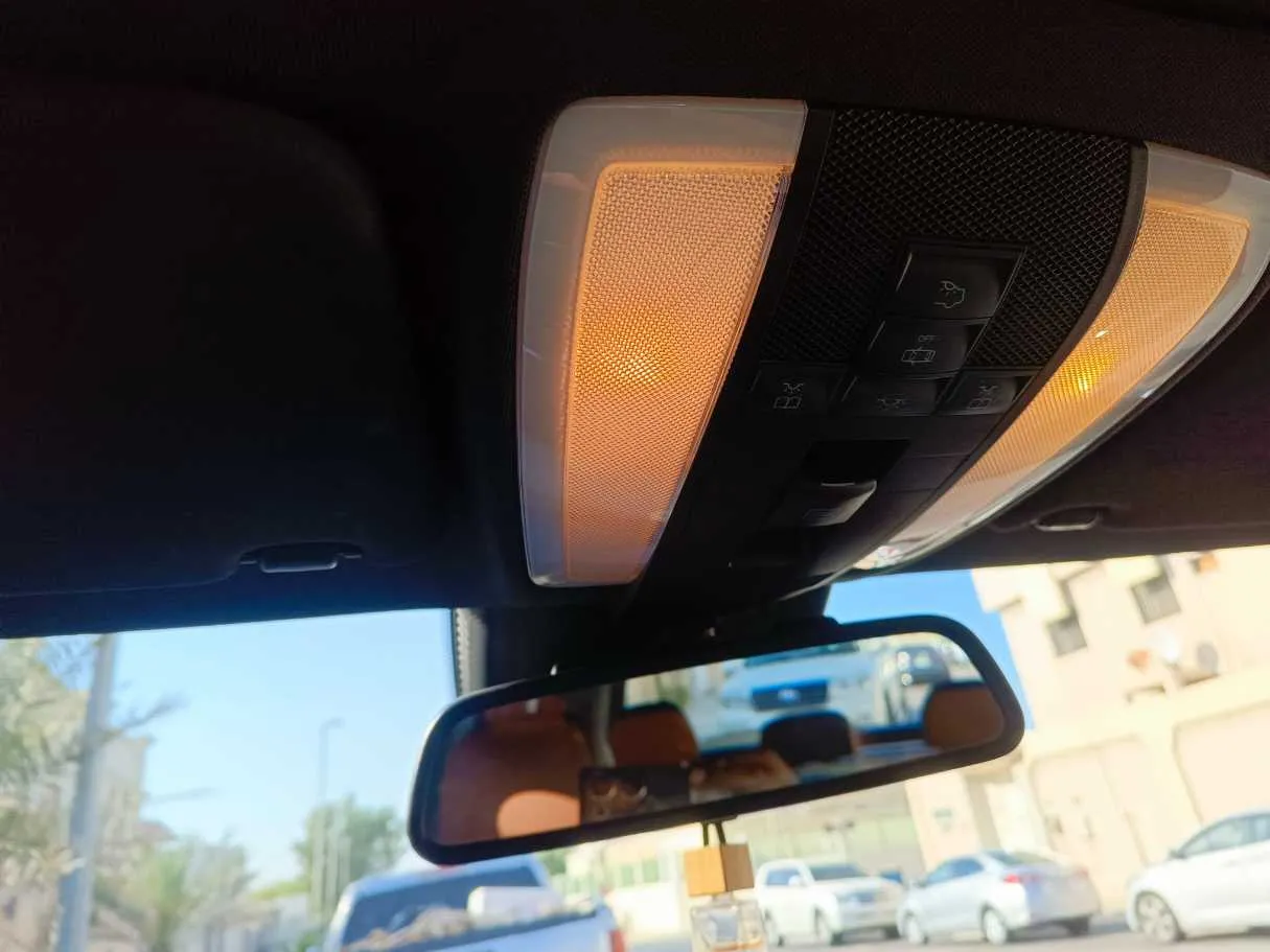 Car image 34