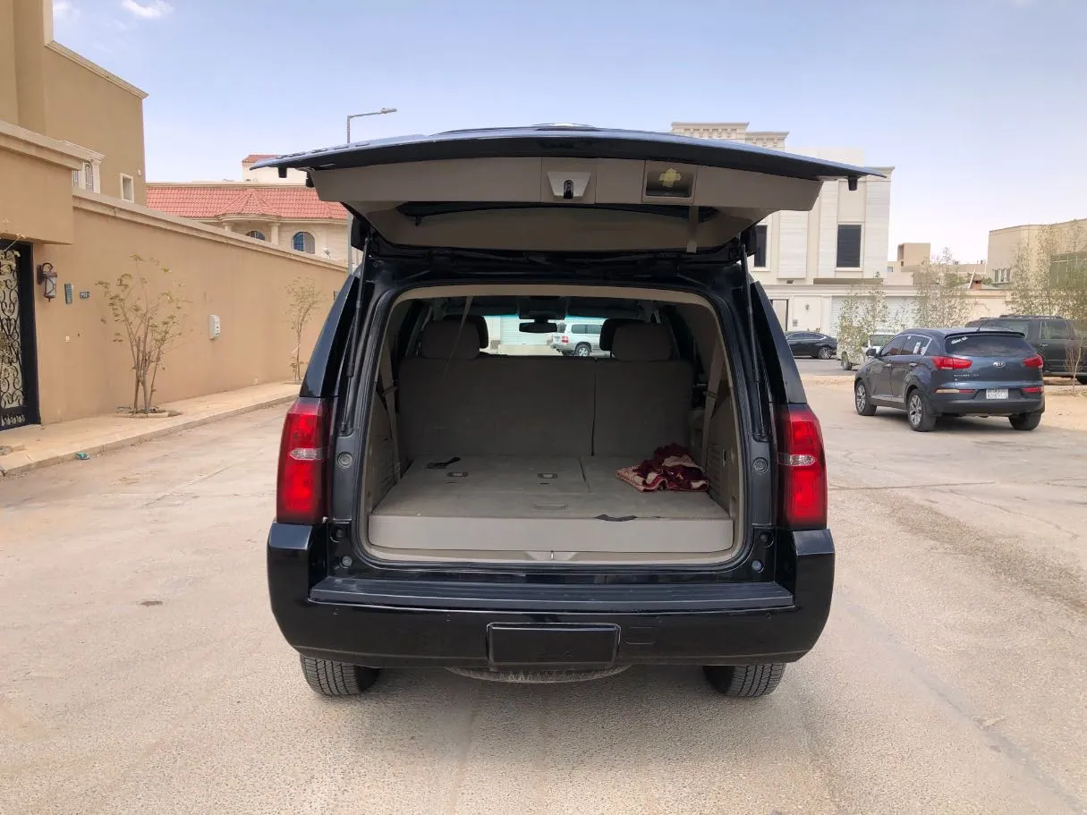 Car image 19