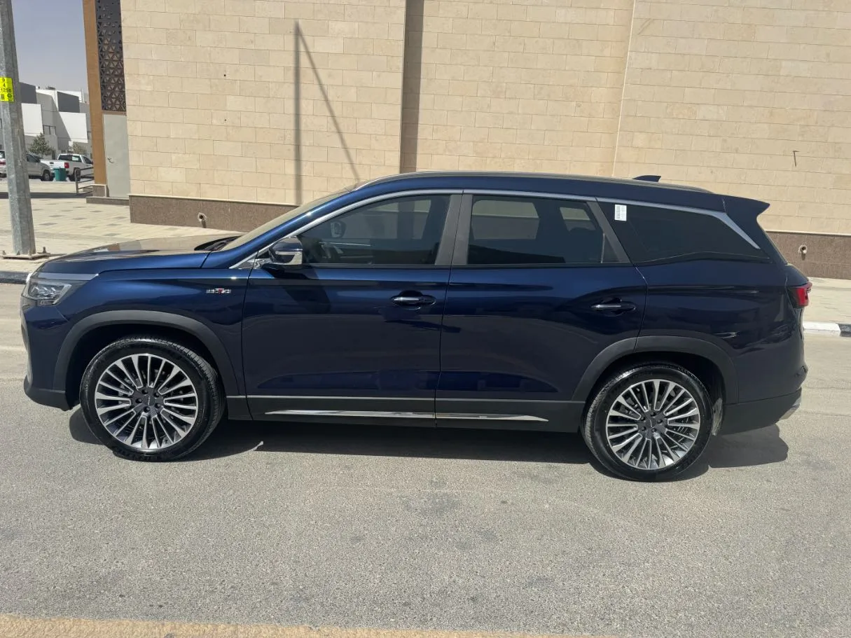 Car image 8