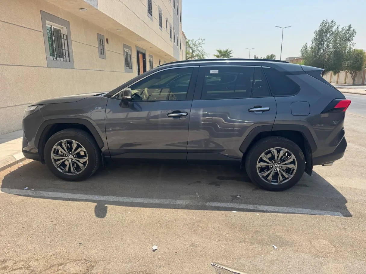 Car image 8