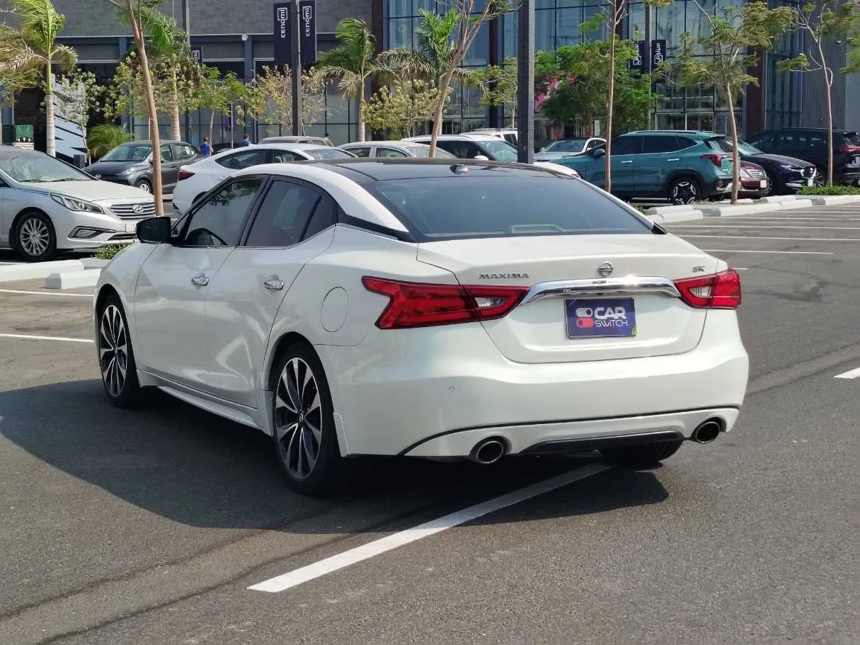 Car image 7