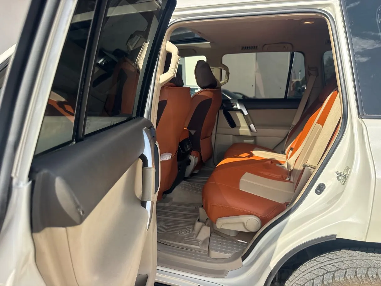 Car image 13