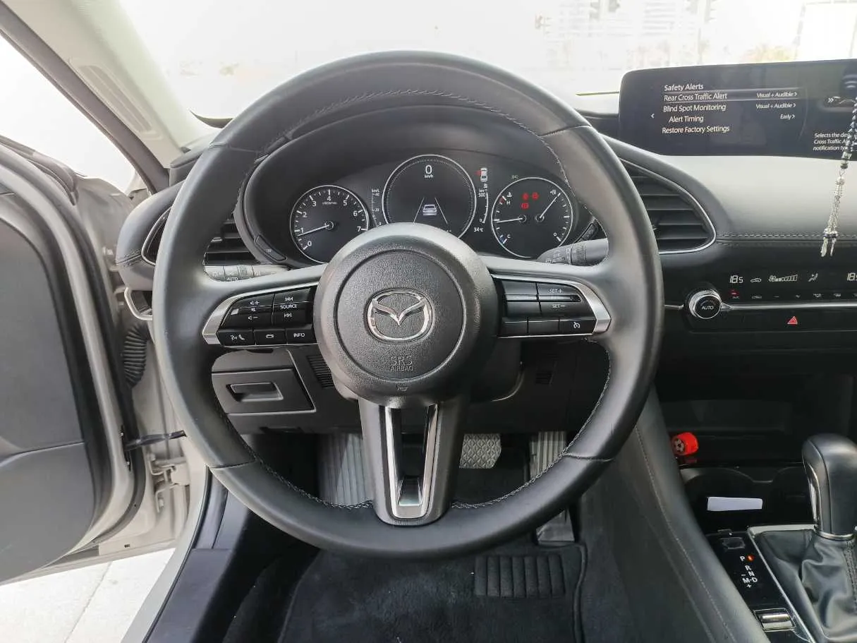 Car image 17