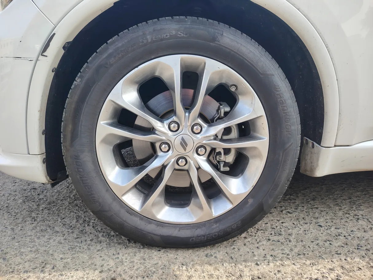 Car image 9