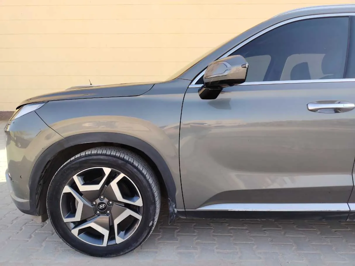 Car image 9
