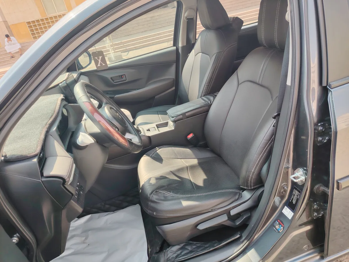 Car image 13