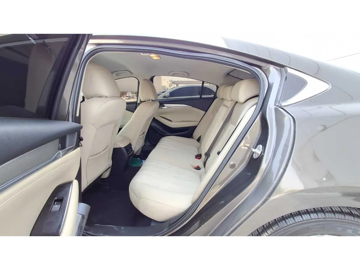Car image 13