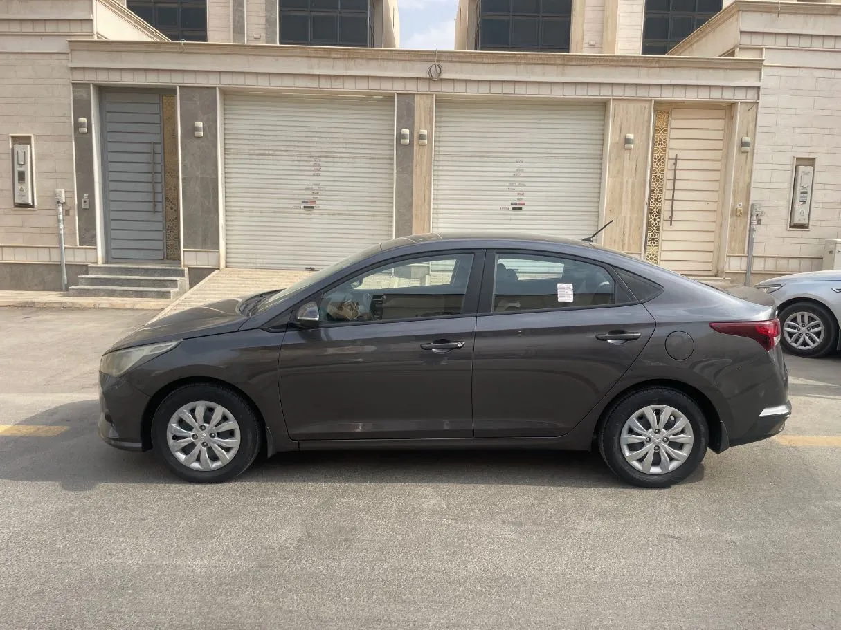 Car image 8