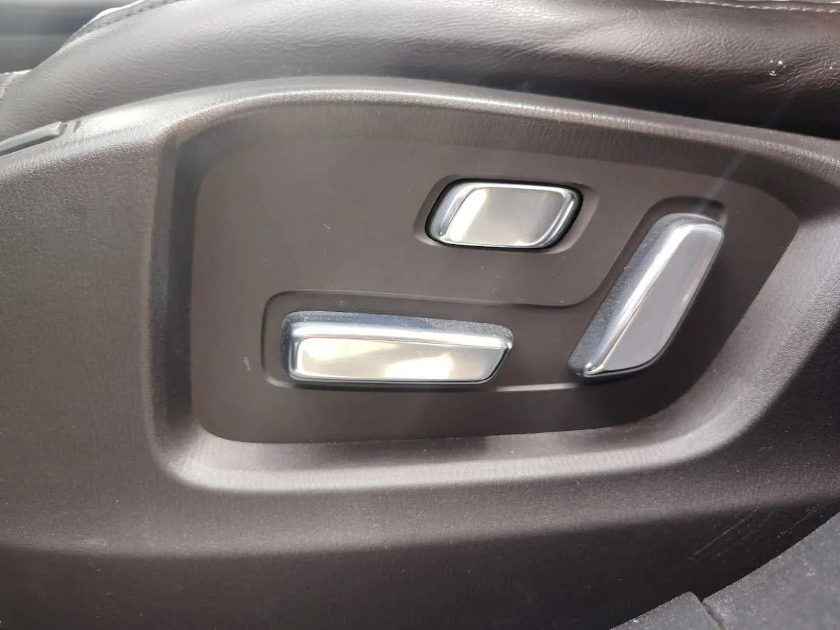 Car image 27