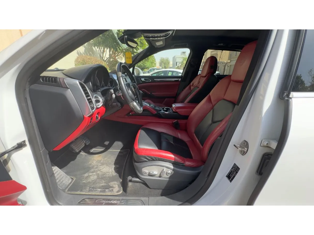 Car image 9