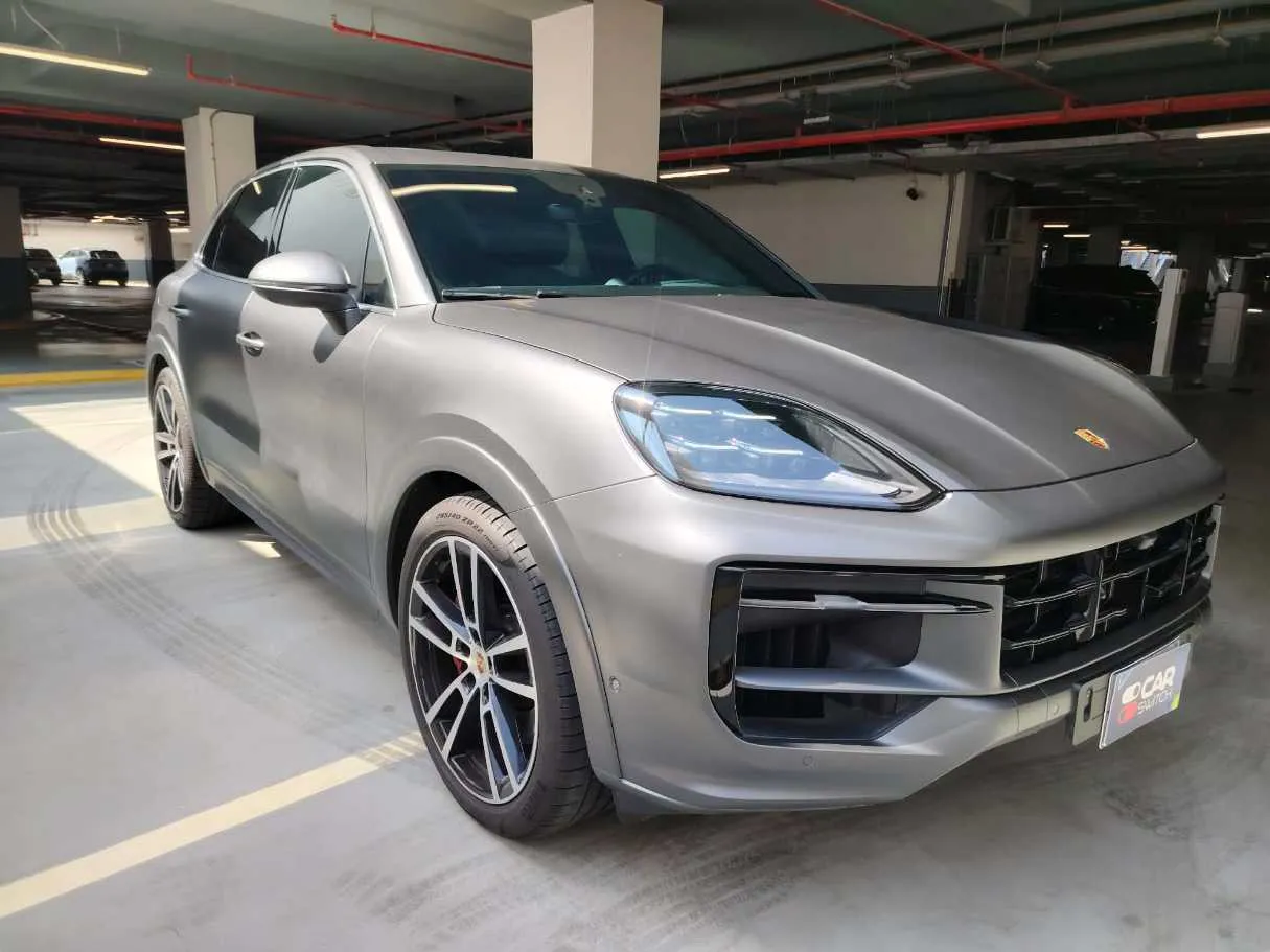Car image 3