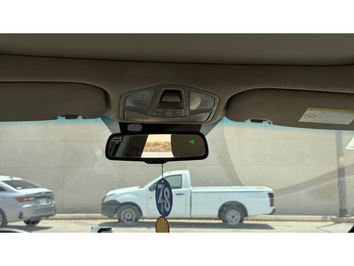 Car image 26