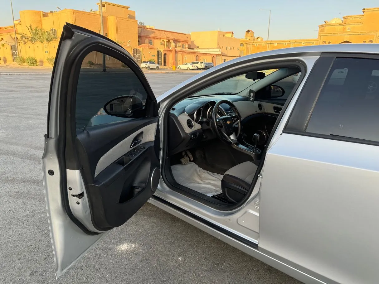 Car image 12