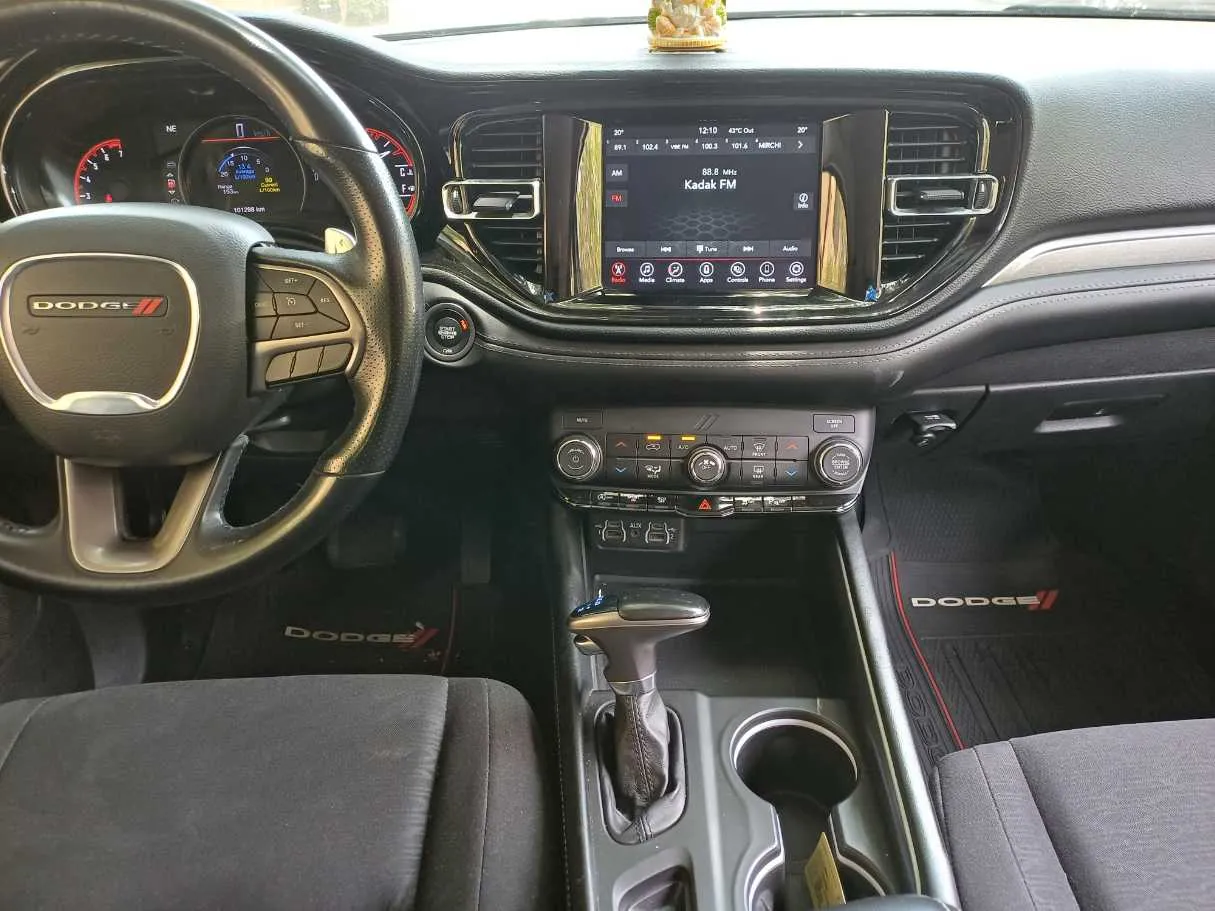 Car image 16